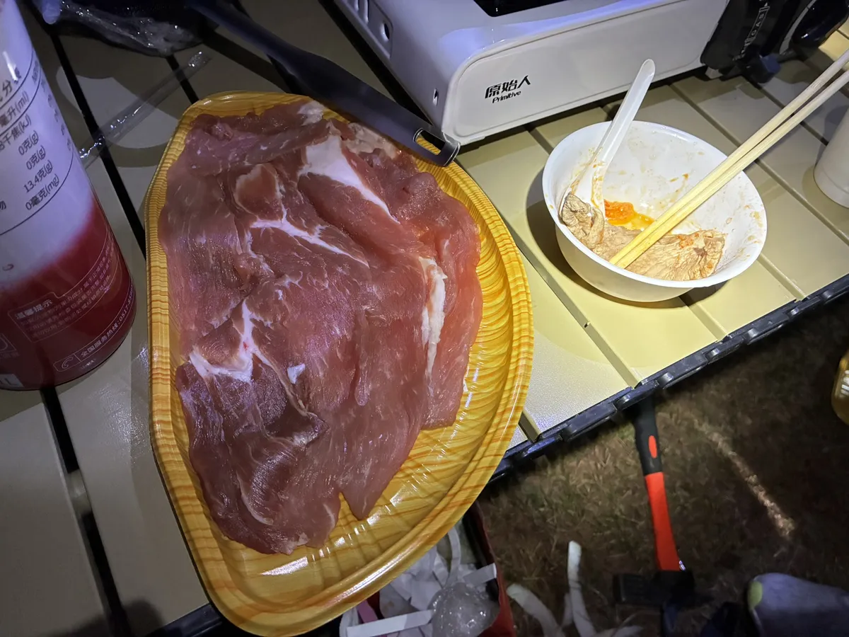 超市买来的盒装鲜肉,还没拆封