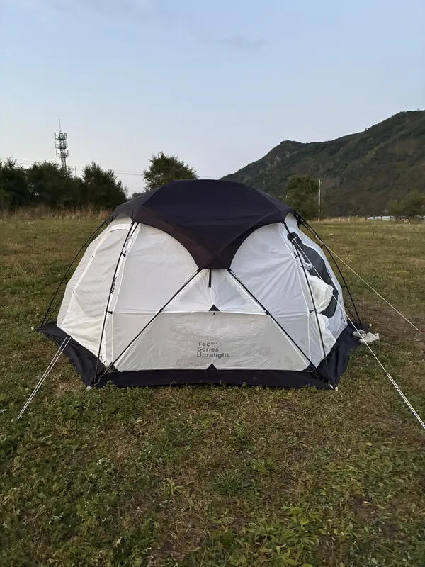 牧高笛指挥官 185 帐篷的侧面